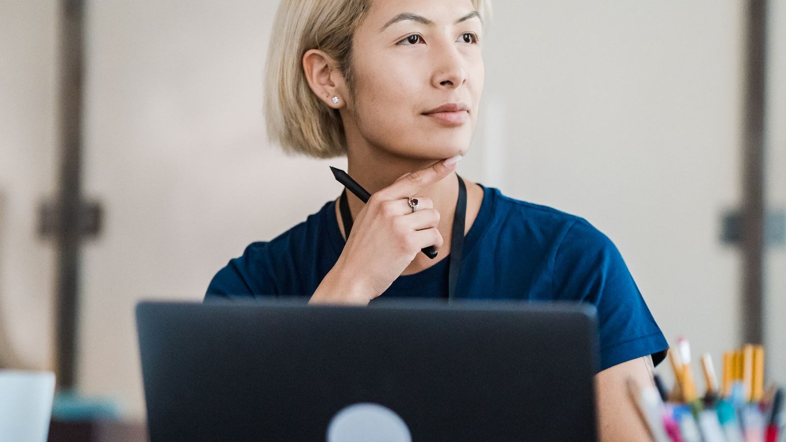 Entrepreneur deciding between social media channels
