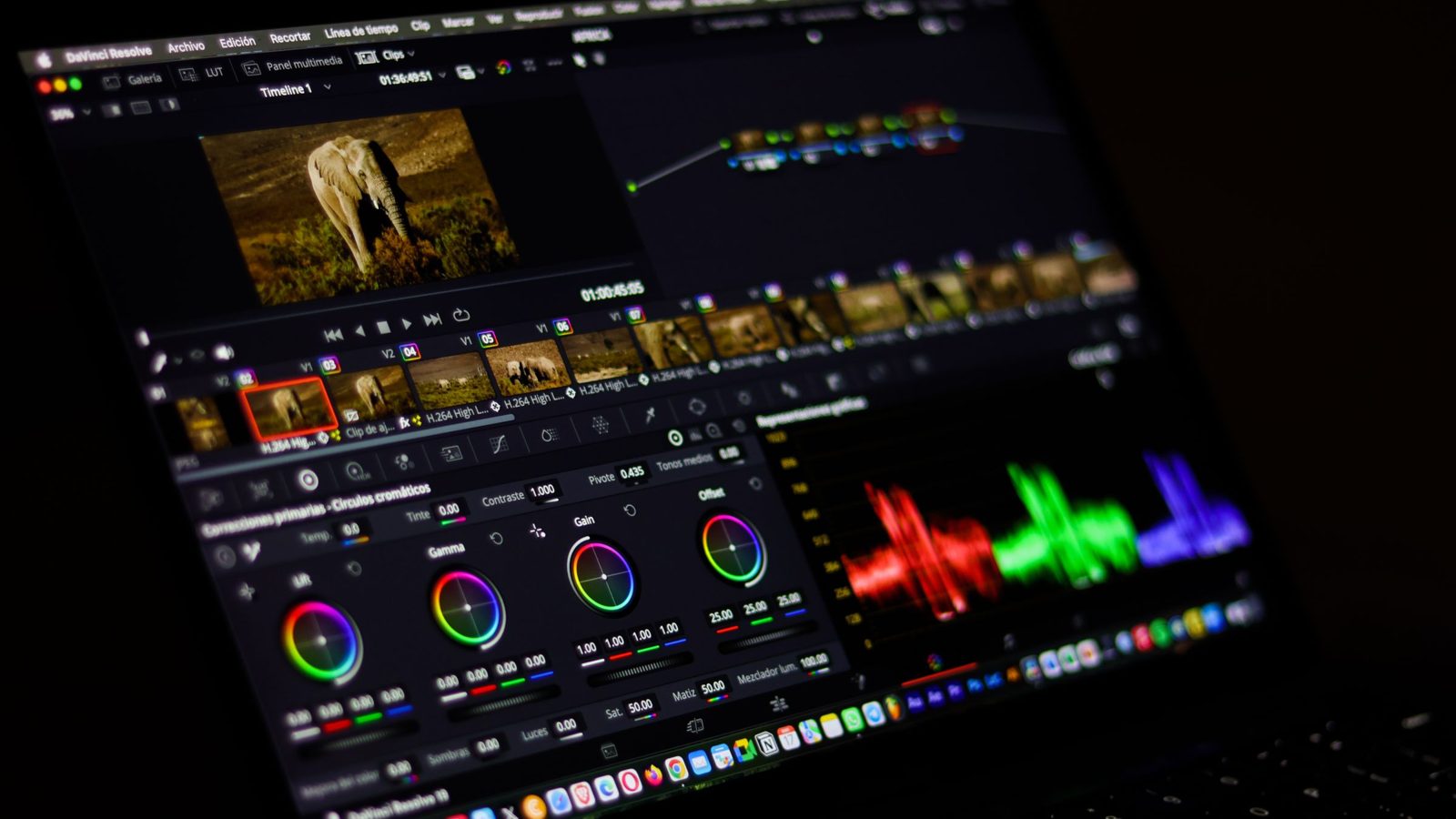 Program do montażu filmu z narzędziami korekcji koloru